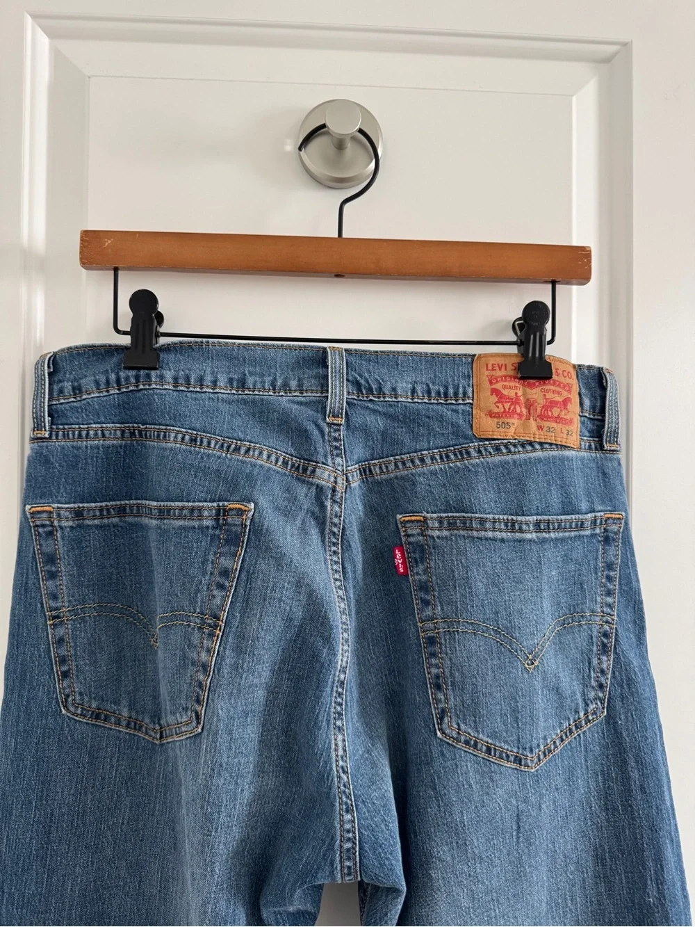 Levi's 505  Medium Blue Denim Jeans with Red Tab and Tan Leather Patch 32 x 32